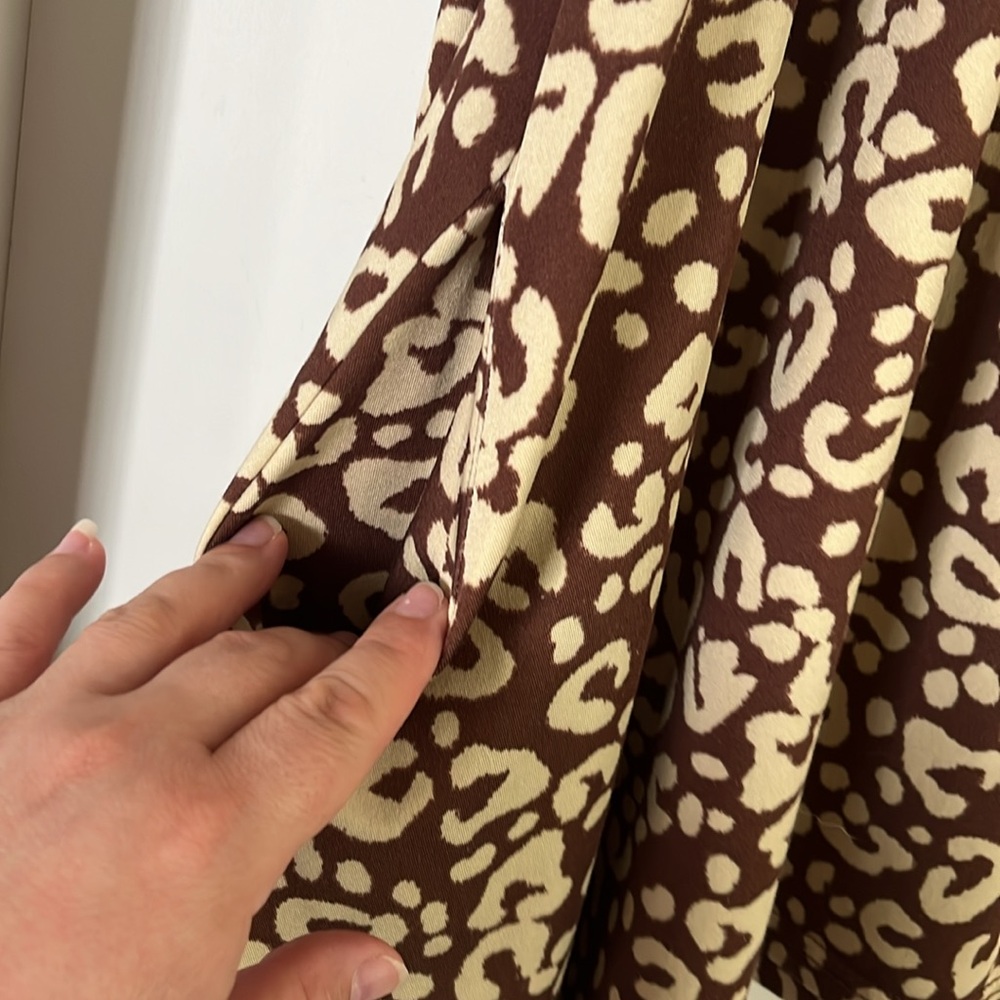 Leopard Print Cold Shoulder Tunic Top with Pockets - Picture 4 of 4